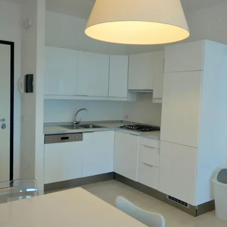 Bright Sea View Apartment